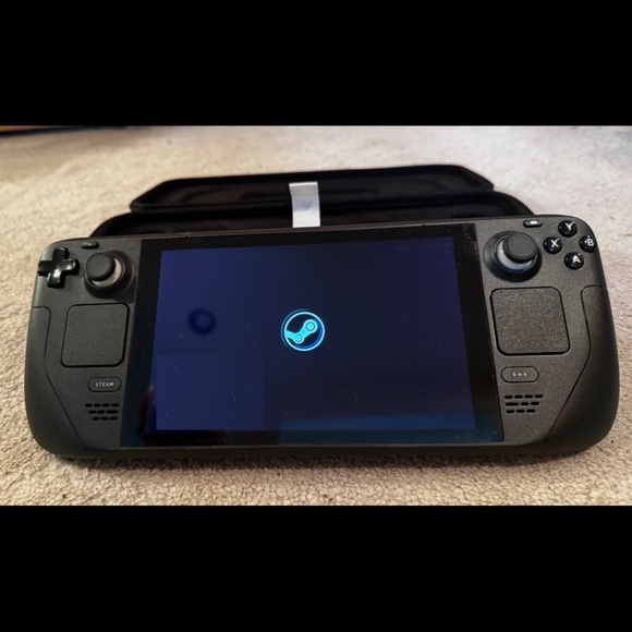 Steam Deck LCD 256GB with Official Valve Dock and Original Carrying Case - Picture 10 of 10